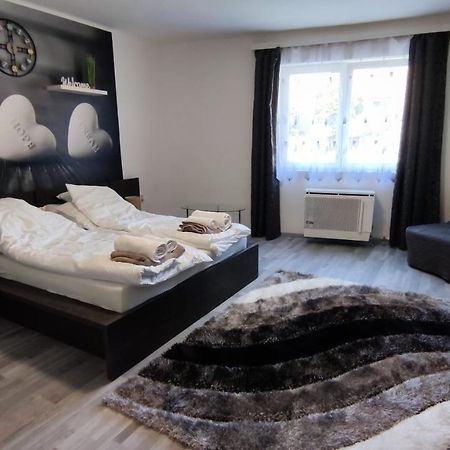 Freedom-Fehervar Apartman Szekesfehervar Exterior foto