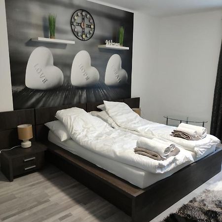 Freedom-Fehervar Apartman Szekesfehervar Exterior foto