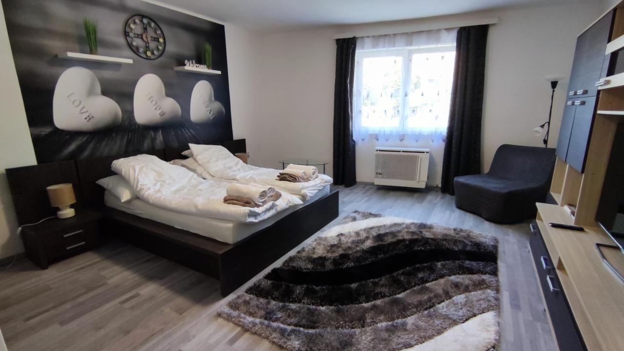 Freedom-Fehervar Apartman Szekesfehervar Exterior foto