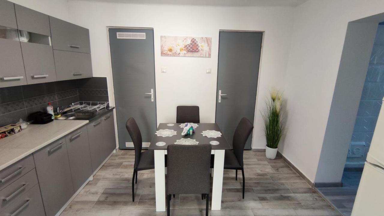 Freedom-Fehervar Apartman Szekesfehervar Exterior foto