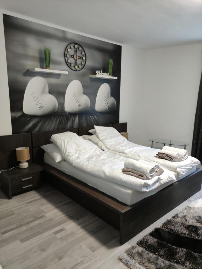 Freedom-Fehervar Apartman Szekesfehervar Exterior foto